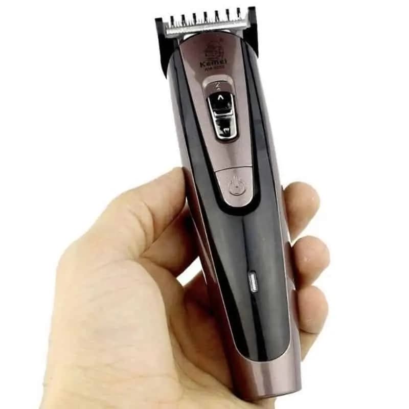 Kemei KM-9050 Hair Trimmer – Titanium Plated Blade, Low‑Noise Wireless Design, Adjustable Length – Silver