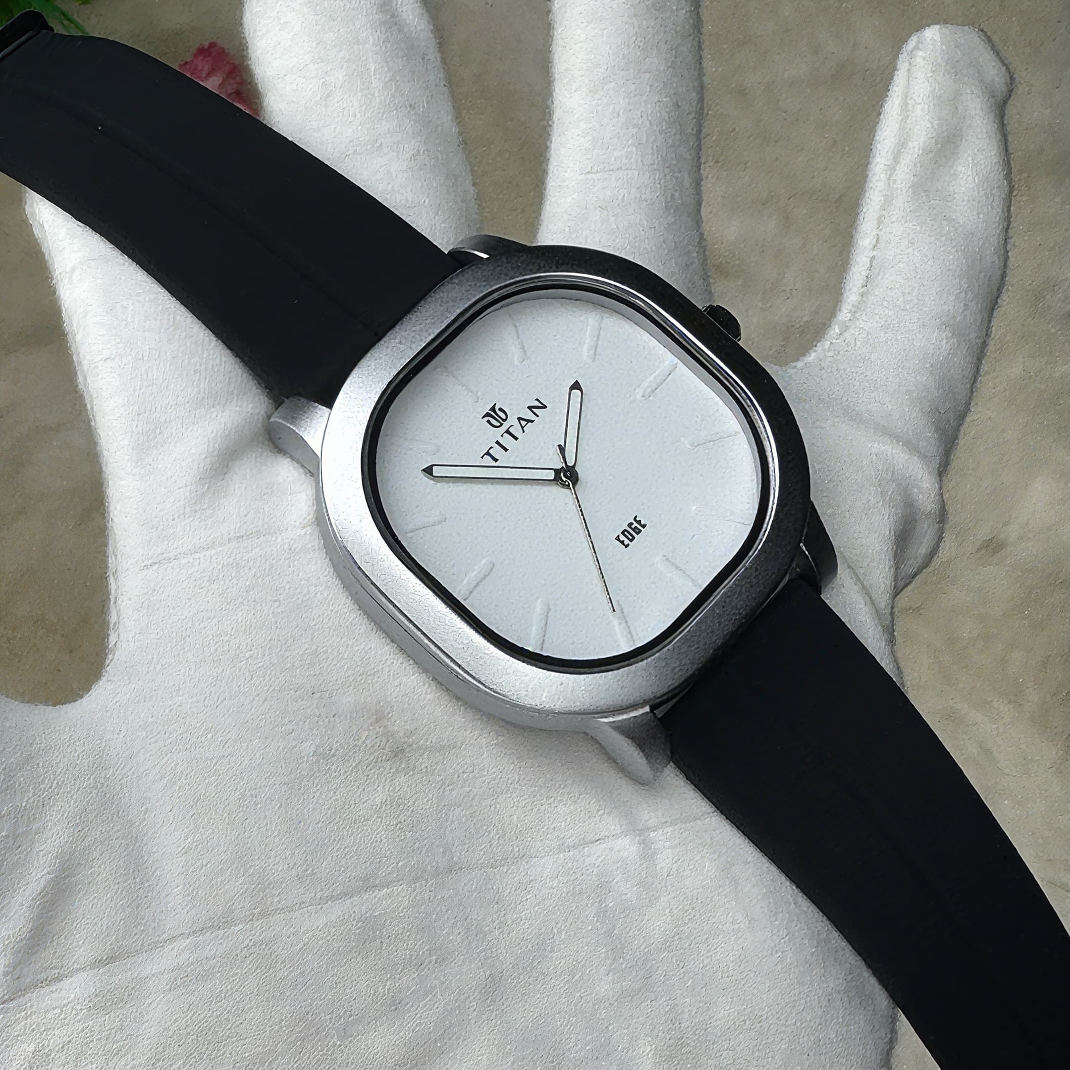 Titan Luxury Watch Water Resistant - Luxury Watch | Sync & Switch