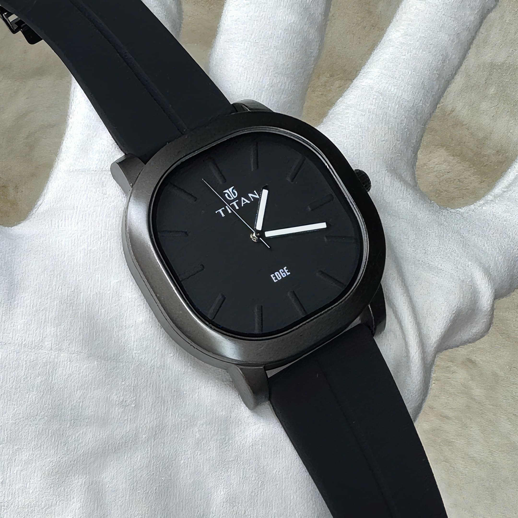 Titan Luxury Watch Water Resistant - Luxury Watch | Sync & Switch